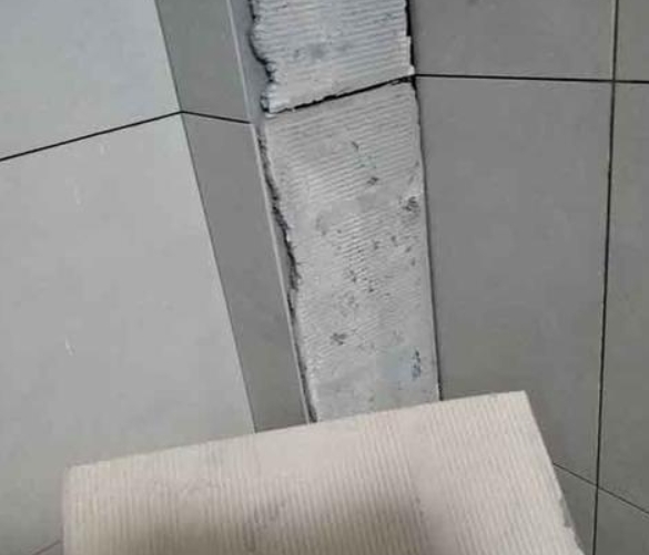 淮阳瓷砖空鼓维修公司分享下厨房瓷砖脱落的补救措施。